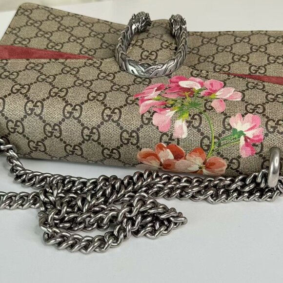 Gucci GG Logo Supreme Medium Flore Dionysus Shoulder Bag with Floral Detailing - Picture 7 of 9